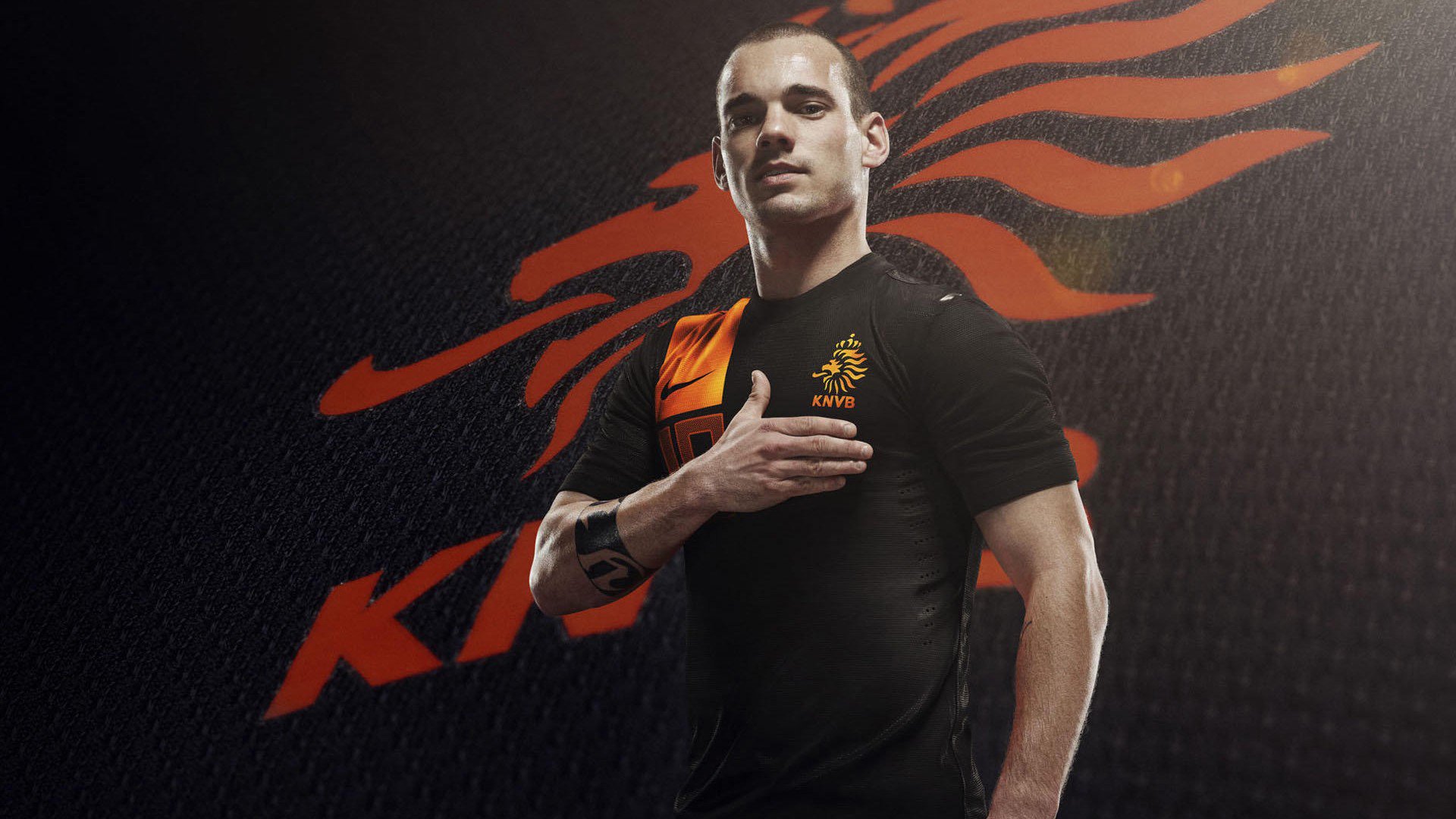 kaiyun app下载-防守新星闪耀绿茵，IG电竞前程似锦—跨界体育的辉煌与未来，绿茵与荧幕的双星，新势力的跨界崛起